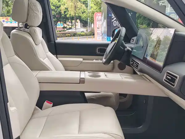Li Auto MEGA 2025, фото 19