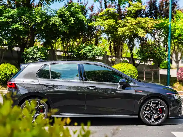 Volkswagen Golf GTI 2023, фото 5