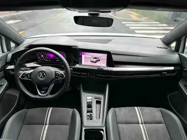 Volkswagen Golf 2023, фото 16