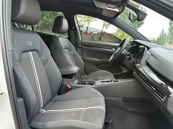 Volkswagen Golf 2023, фото 16