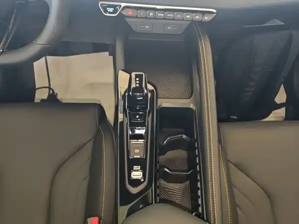 Geely Coolray 2025, фото 13
