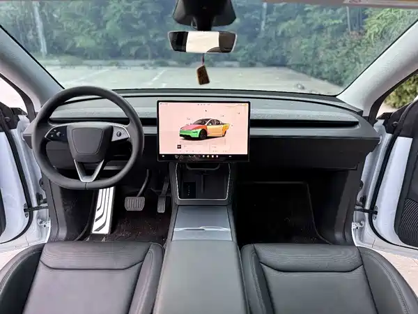 Tesla Model Y 2025, фото 8