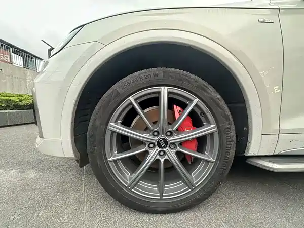 Audi Q5L 2023, фото 7