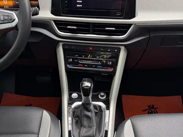Volkswagen T-ROC 2023, фото 11