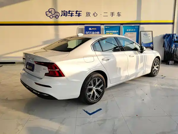 Volvo S60 2026, фото 3