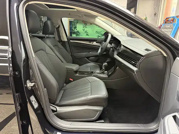 Volkswagen Passat 2023, фото 16