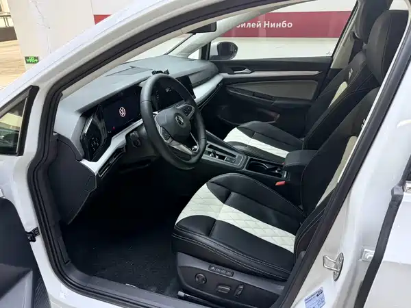 Volkswagen Golf 2023, фото 14