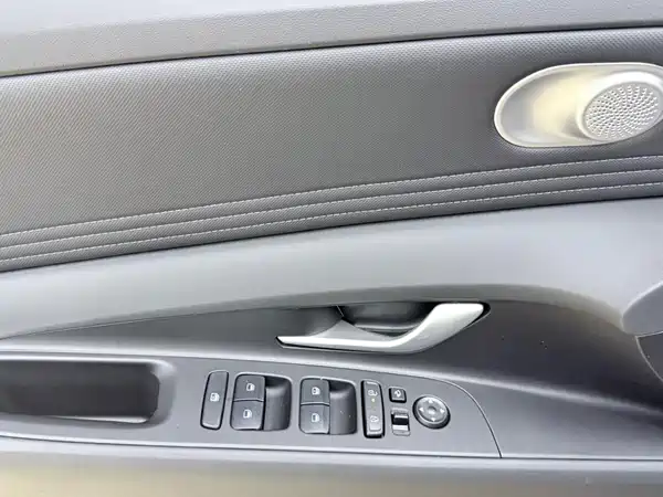 Hyundai Elantra 2023, фото 10