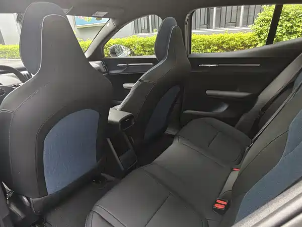 Volvo EX30 2025, фото 6