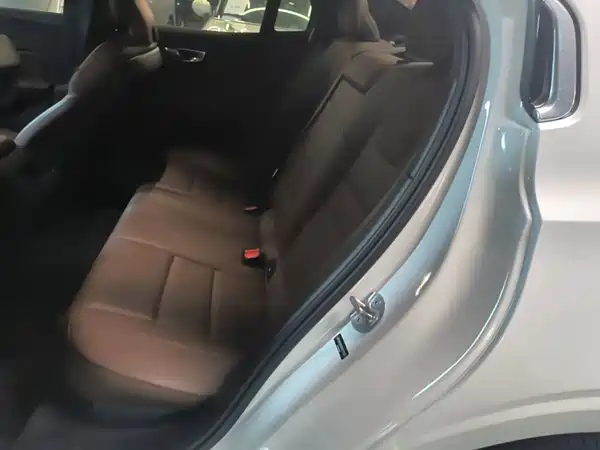 Volvo S60 2025, фото 16