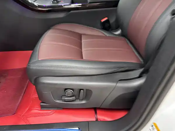 Land Rover Range Rover Evoque 2026, фото 13
