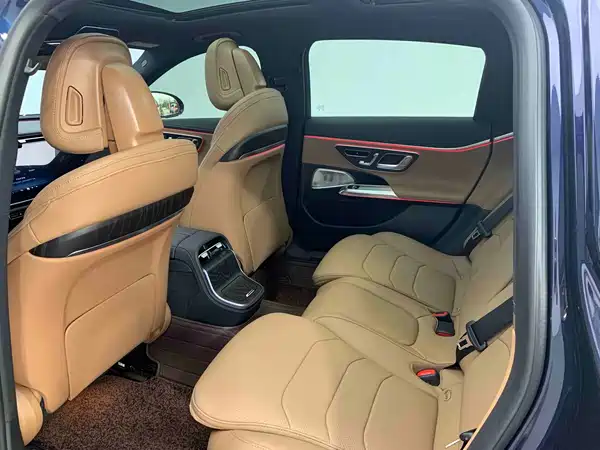 Mercedes-Benz E-Class 2025, фото 10
