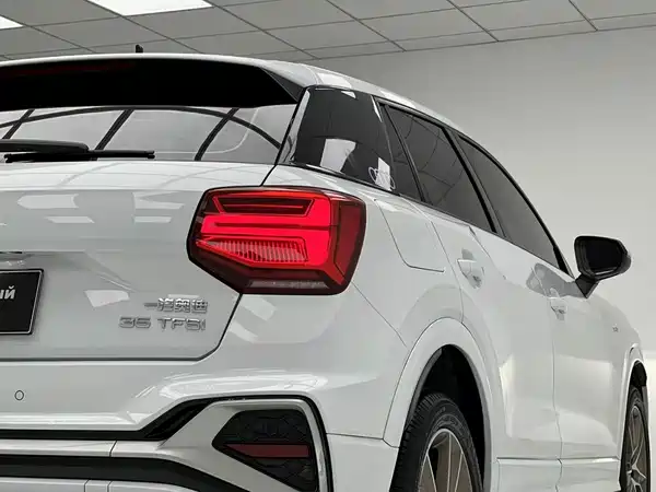 Audi Q2L 2022, фото 9
