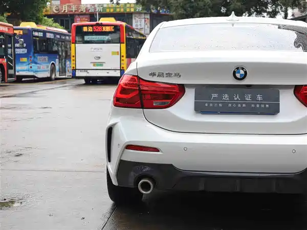 BMW 1 Series 2022, фото 22