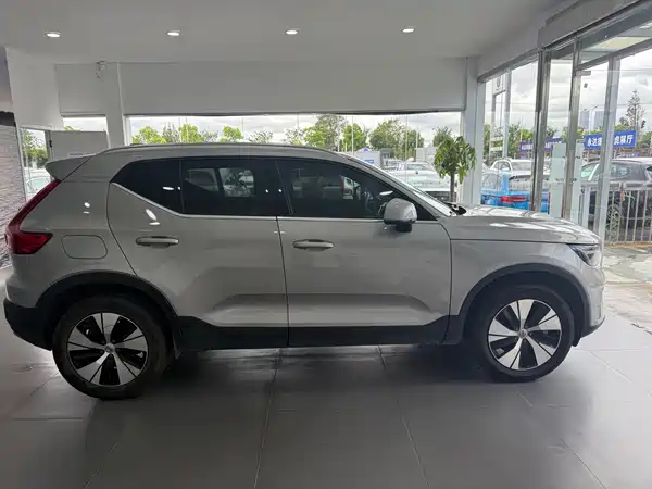 Volvo XC40 2024, фото 4