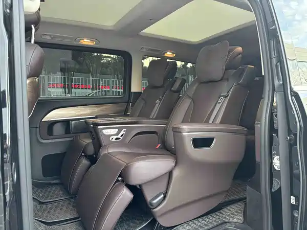 Mercedes-Benz V-Class 2022, фото 15