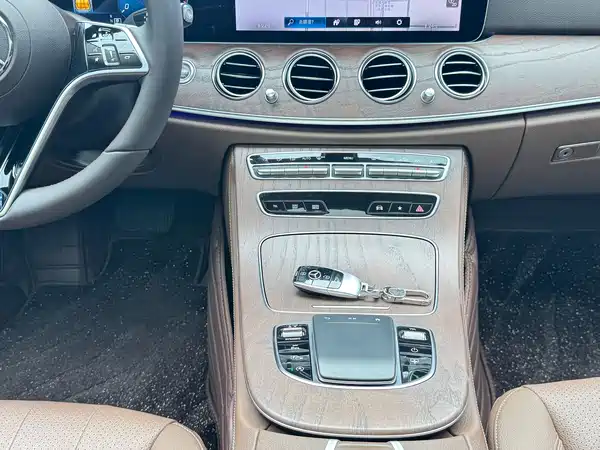Mercedes-Benz E-Class 2023, фото 11