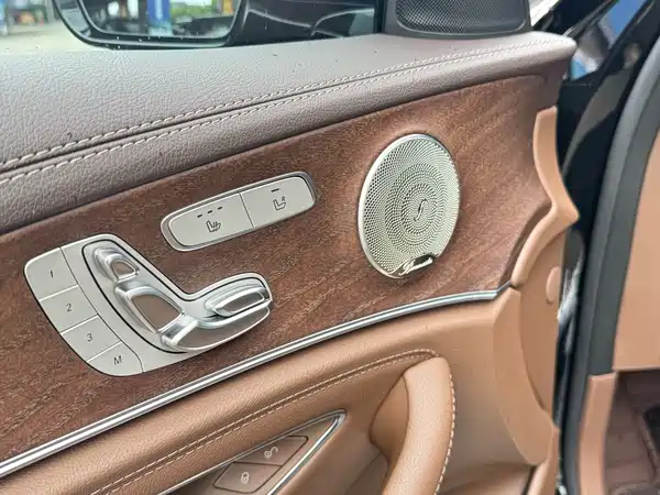 Mercedes-Benz E-Class 2023, фото 12