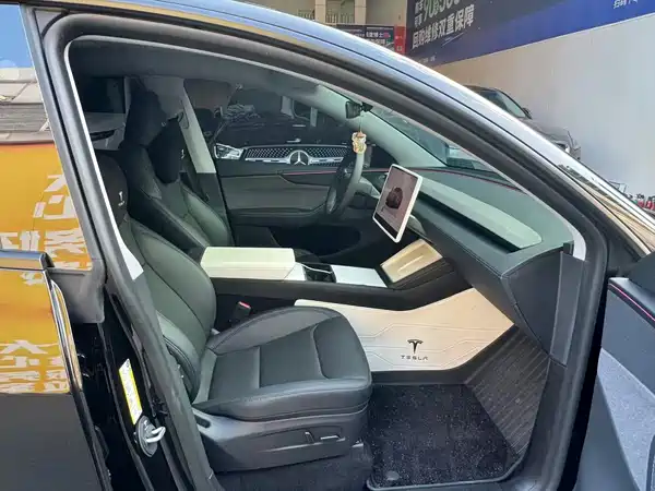 Tesla Model Y 2025, фото 11