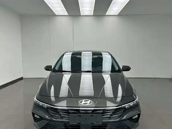 Hyundai Elantra 2023, фото 2