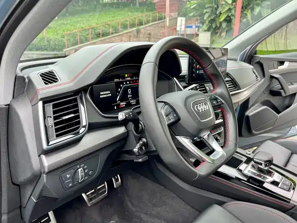 Audi Q5L 2022, фото 10