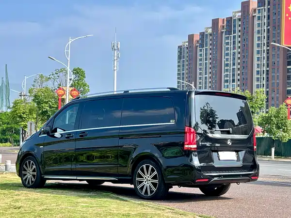Mercedes-Benz V-Class 2022, фото 9