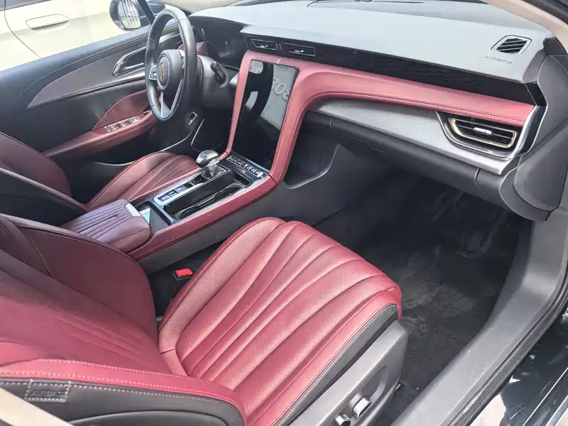 Hongqi H5 2023 — автомобиль из Китая в наличии