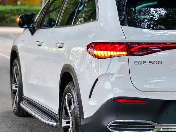 Mercedes-Benz EQE SUV 2024, фото 6
