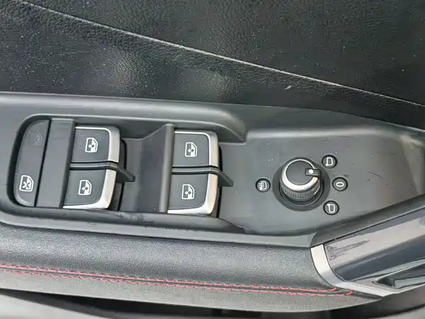 Audi Q2L 2023, фото 18