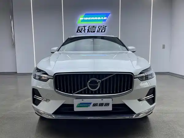 Volvo XC60 2022, фото 2