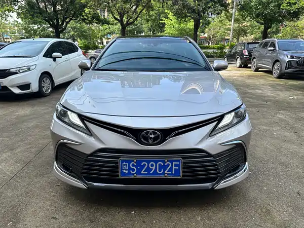 Toyota Camry 2021, фото 2
