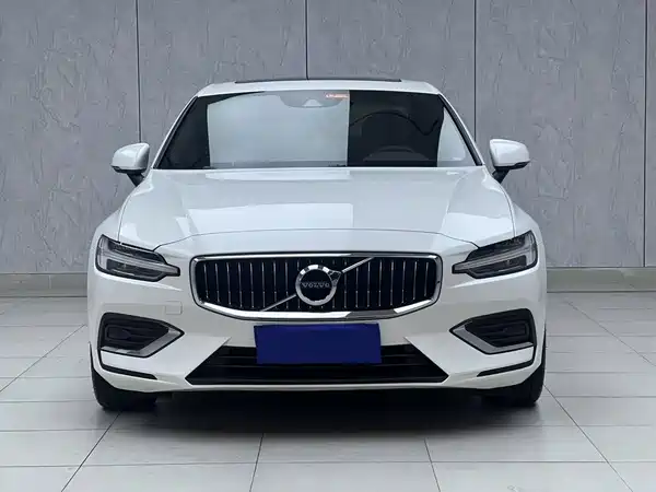Volvo S60 2022, фото 2