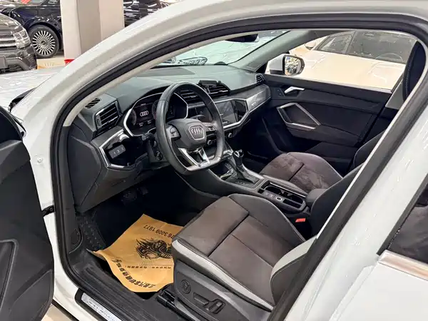 Audi Q3 2023, фото 7