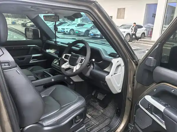 Land Rover Defender 2023, фото 9