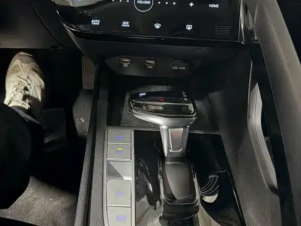 Hyundai Elantra 2022, фото 3