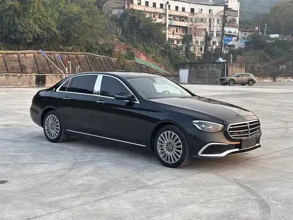 Mercedes-Benz E-Class 2023, фото 3