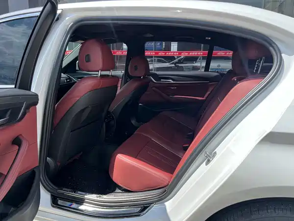 BMW 5 Series 2023, фото 7