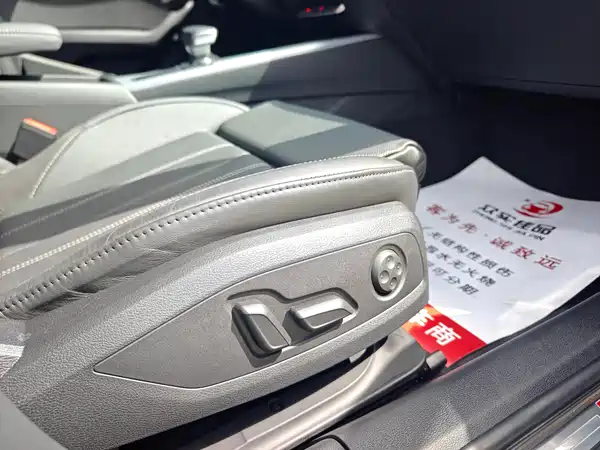Audi A4L 2022, фото 23