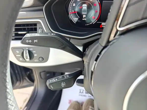 Audi A4L 2022, фото 16