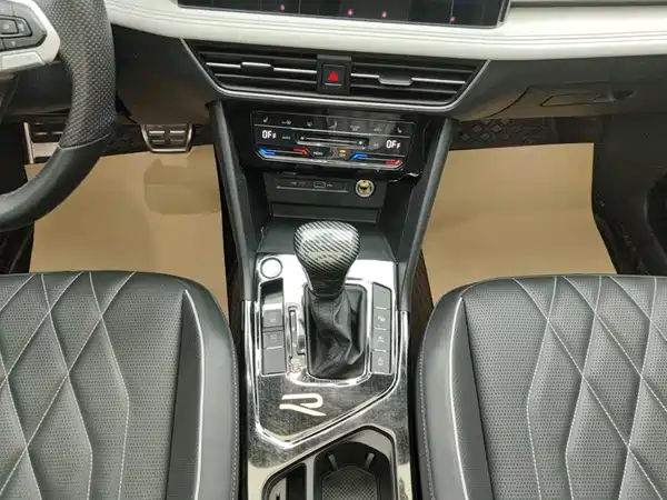 Volkswagen Tiguan L 2024, фото 16
