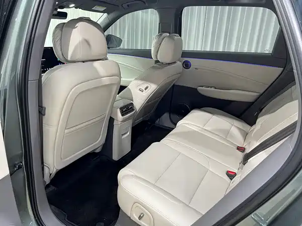 Hongqi HS6 PHEV 2026, фото 8
