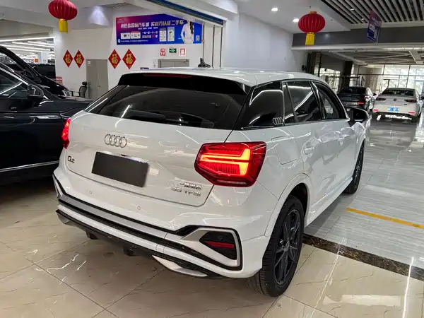Audi Q2L 2022, фото 4
