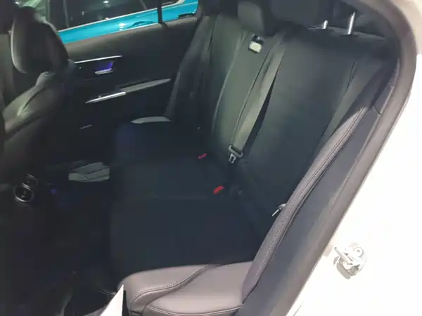 Mercedes-Benz C-Class 2025, фото 16
