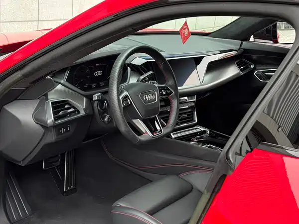 Audi RS e-tron GT 2023, фото 8