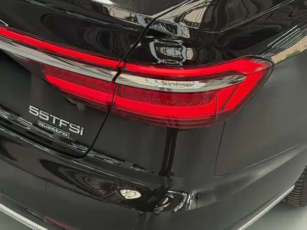 Audi A8 2022, фото 18