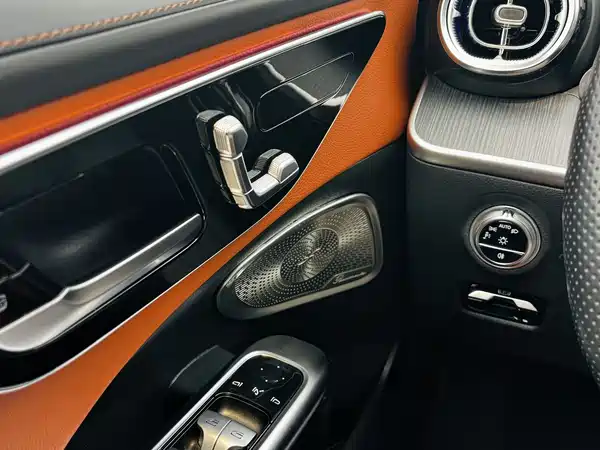 Mercedes-Benz C-Class 2024, фото 6