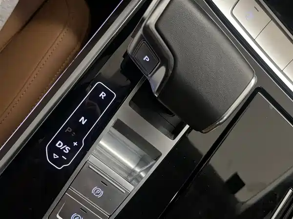 Audi A8 2023, фото 22