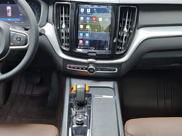 Volvo XC60 2022, фото 9