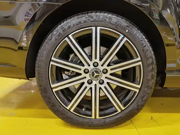 Mercedes-Benz V-Class 2024, фото 9