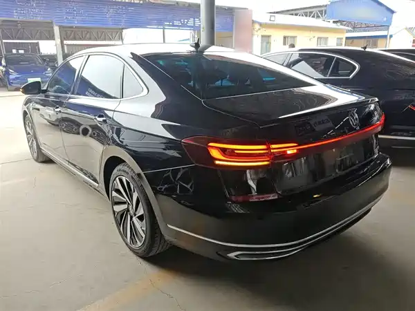 Volkswagen Passat 2023, фото 4